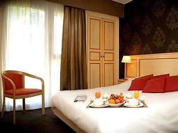 Le Relais Fleuri, Hotel Et Restaurant Logis - Avallon Sauvigny-le-Bois 외부 사진