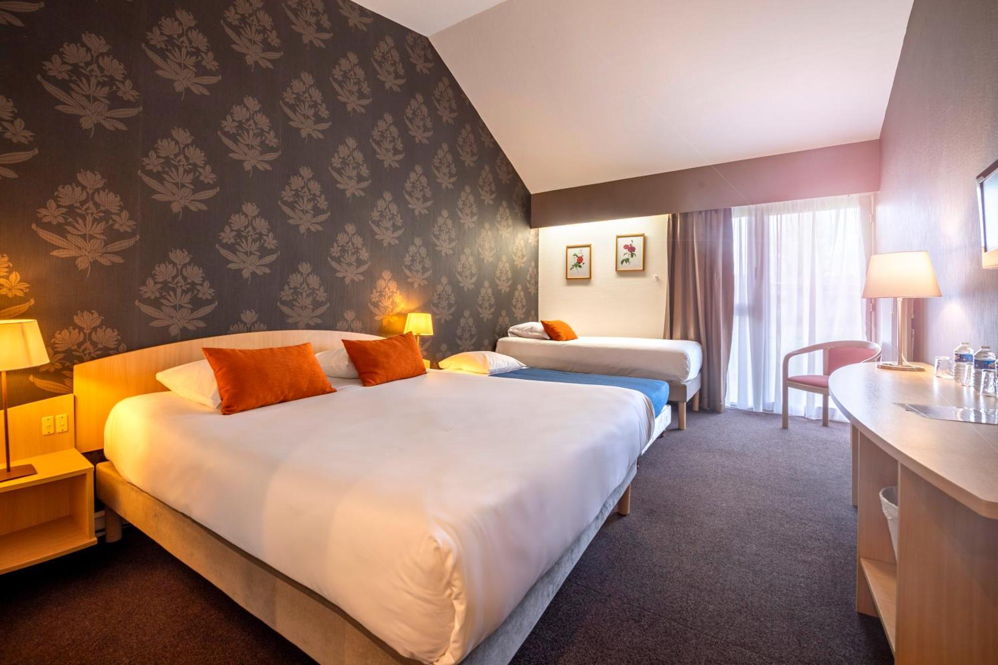 Le Relais Fleuri, Hotel Et Restaurant Logis - Avallon Sauvigny-le-Bois 외부 사진