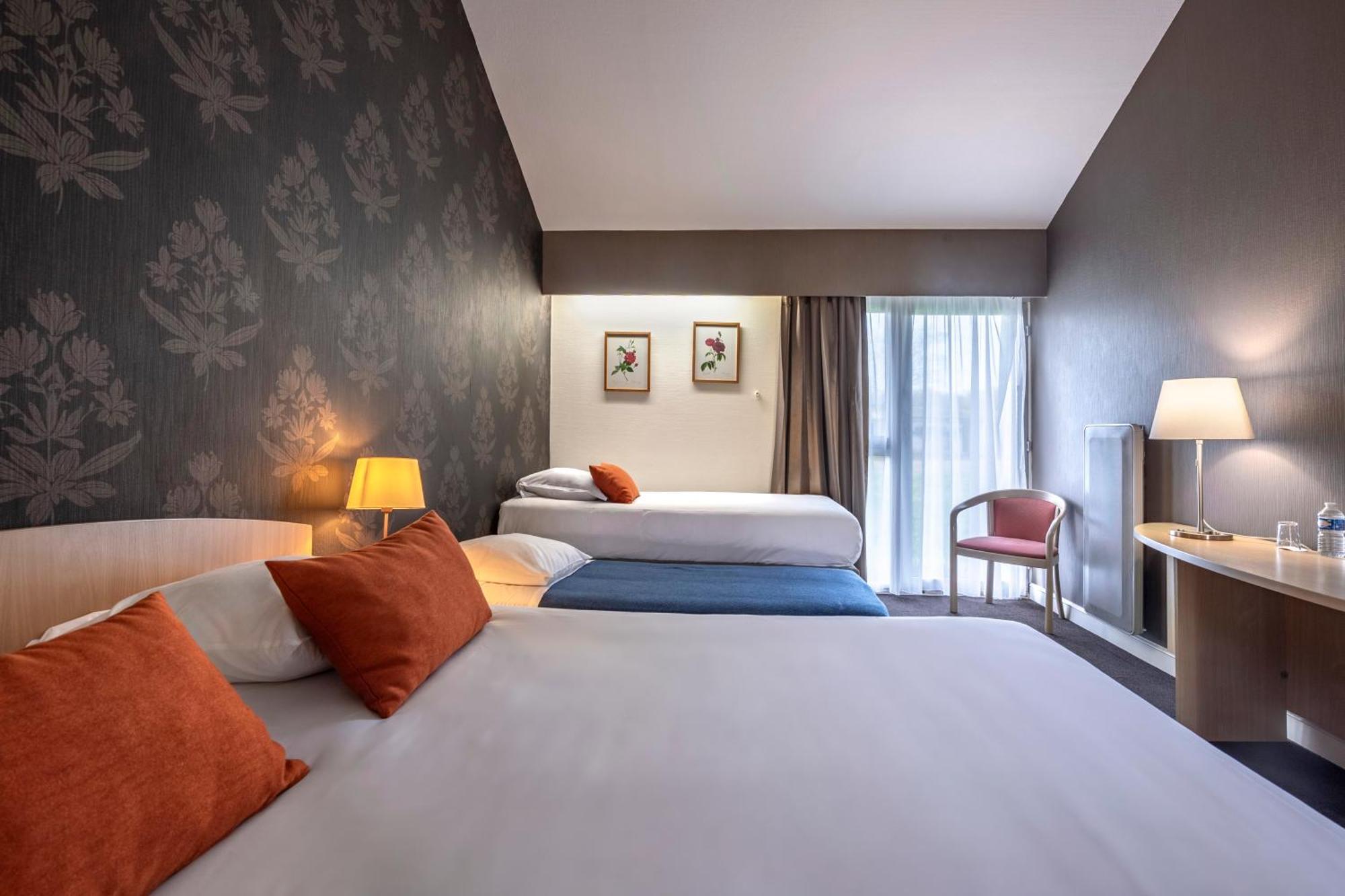 Le Relais Fleuri, Hotel Et Restaurant Logis - Avallon Sauvigny-le-Bois 외부 사진