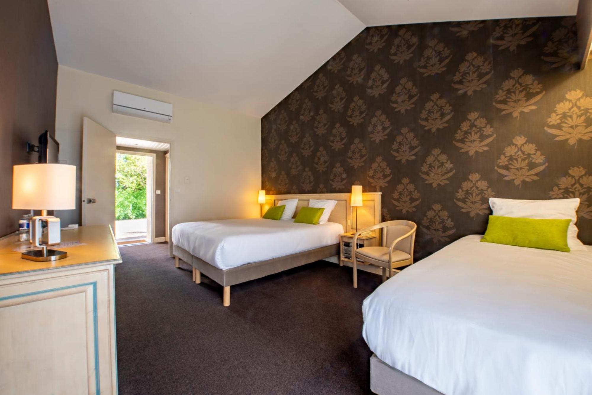 Le Relais Fleuri, Hotel Et Restaurant Logis - Avallon Sauvigny-le-Bois 외부 사진