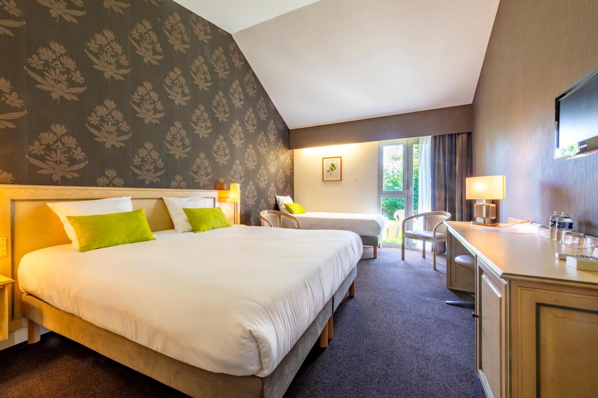 Le Relais Fleuri, Hotel Et Restaurant Logis - Avallon Sauvigny-le-Bois 외부 사진