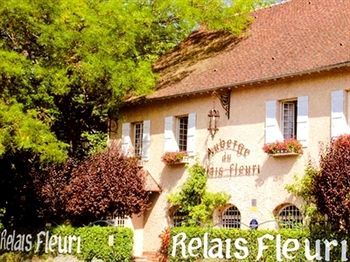 Le Relais Fleuri, Hotel Et Restaurant Logis - Avallon Sauvigny-le-Bois 외부 사진